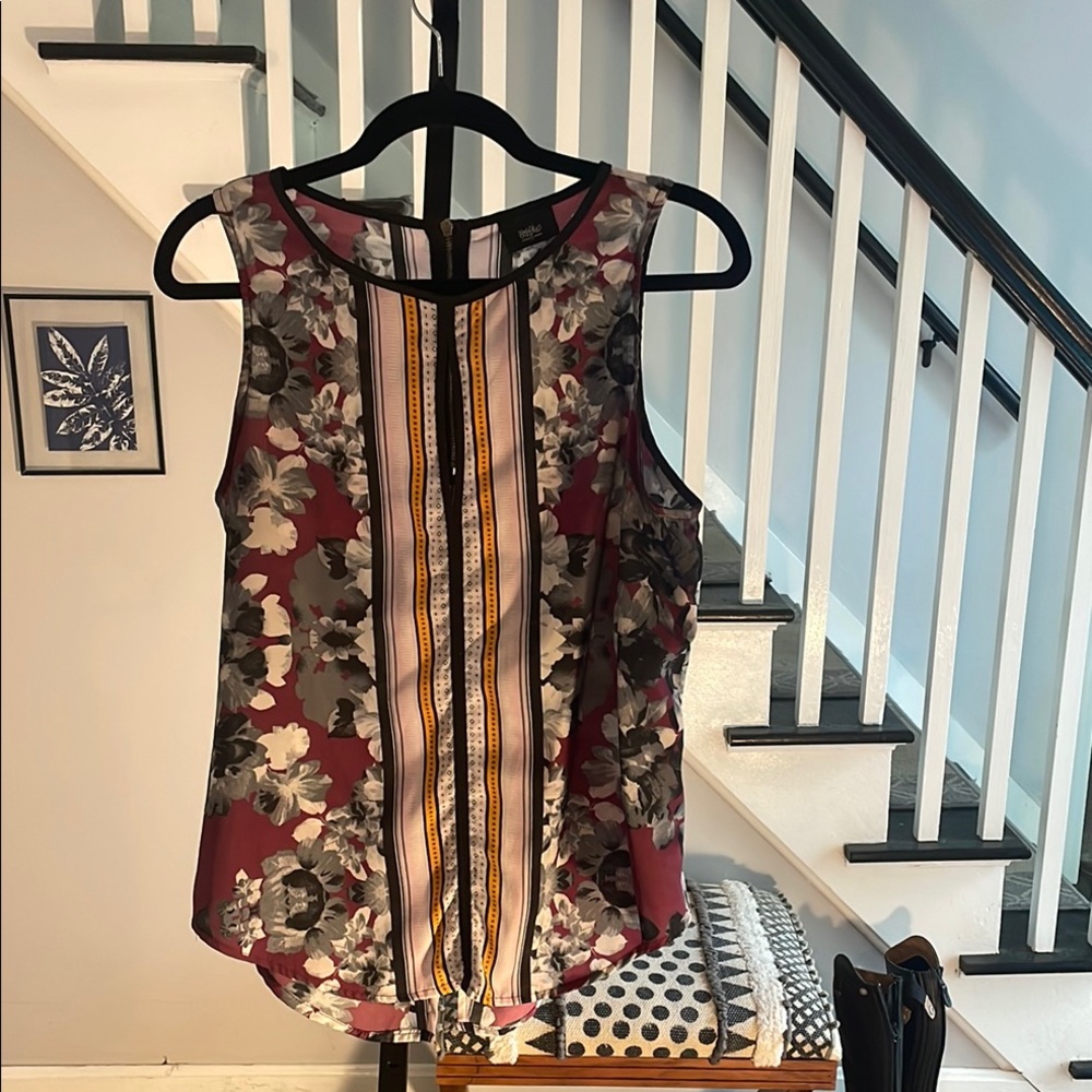 ⭐️ 5 items for $15 ⭐️

Mossimo Supply Co. Red Asymmetrical Sleeveless Blouse